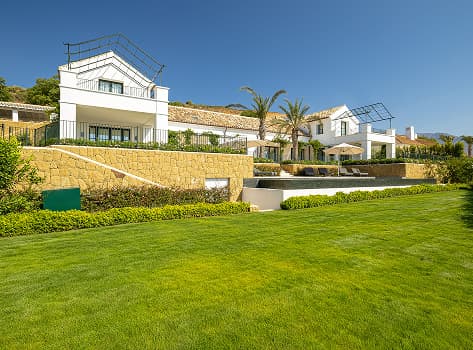 Villa 50, Finca Cortesín — Façade and garden